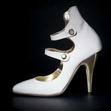 How to choose high heels for wide feet